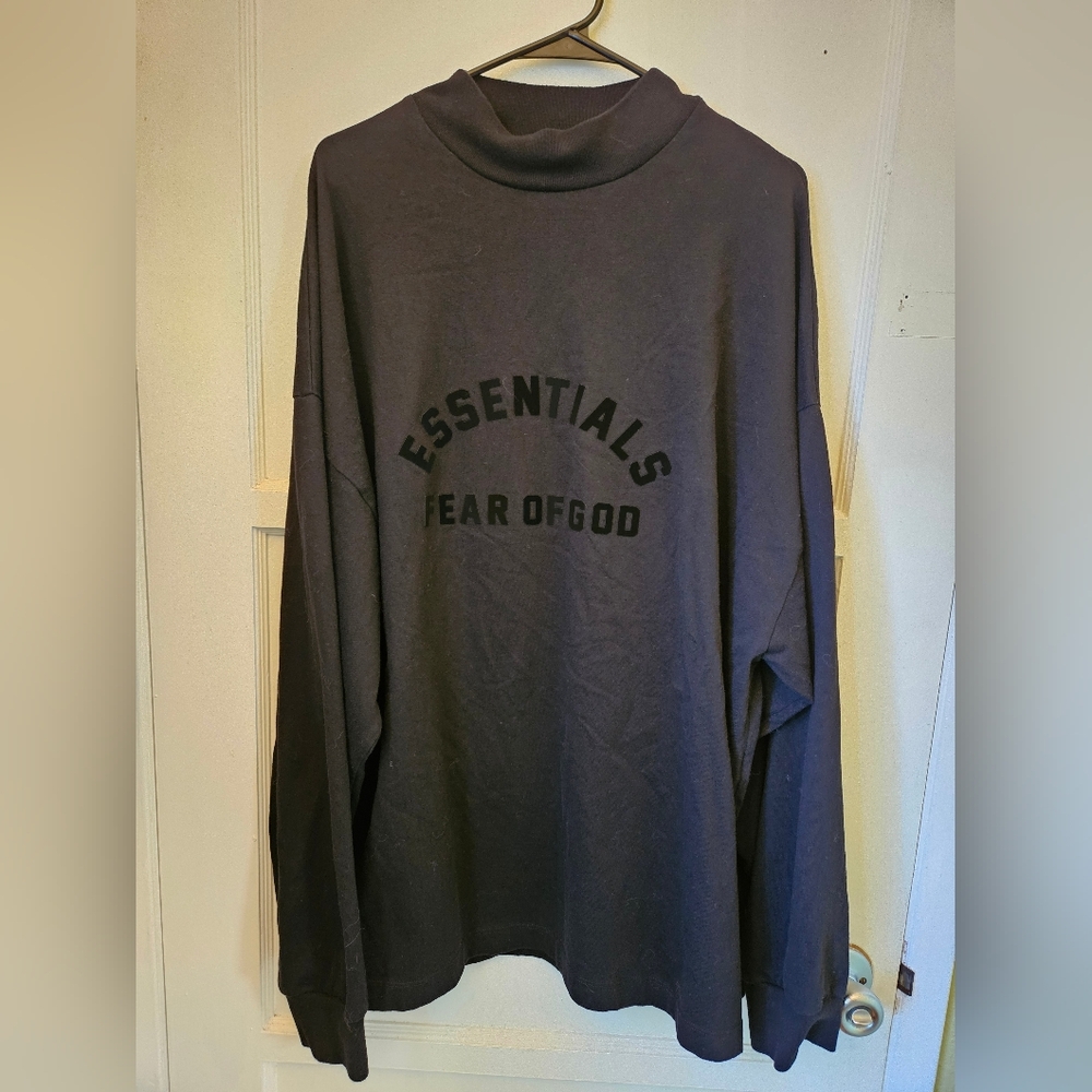 Fear of God ESSENTIALS Men's Long Sleeve Core 23 T-Shirt in Black Men's size L
